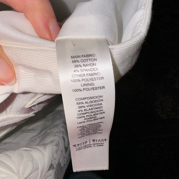 WHBM white skirt appliqué flowers. Size 4. Cotton blend. Used good conditionion - Picture 6 of 6